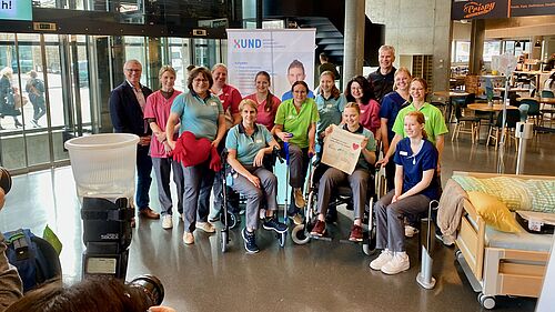 Gemeinsamer Start im Surseepark mit Medienvertretenden.